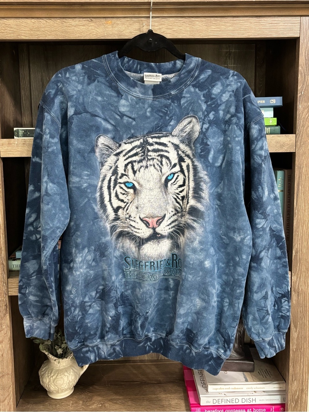Siegfried and Roy Vintage Blue Tie-Dye Tiger Graphic Sweatshirt, Size M